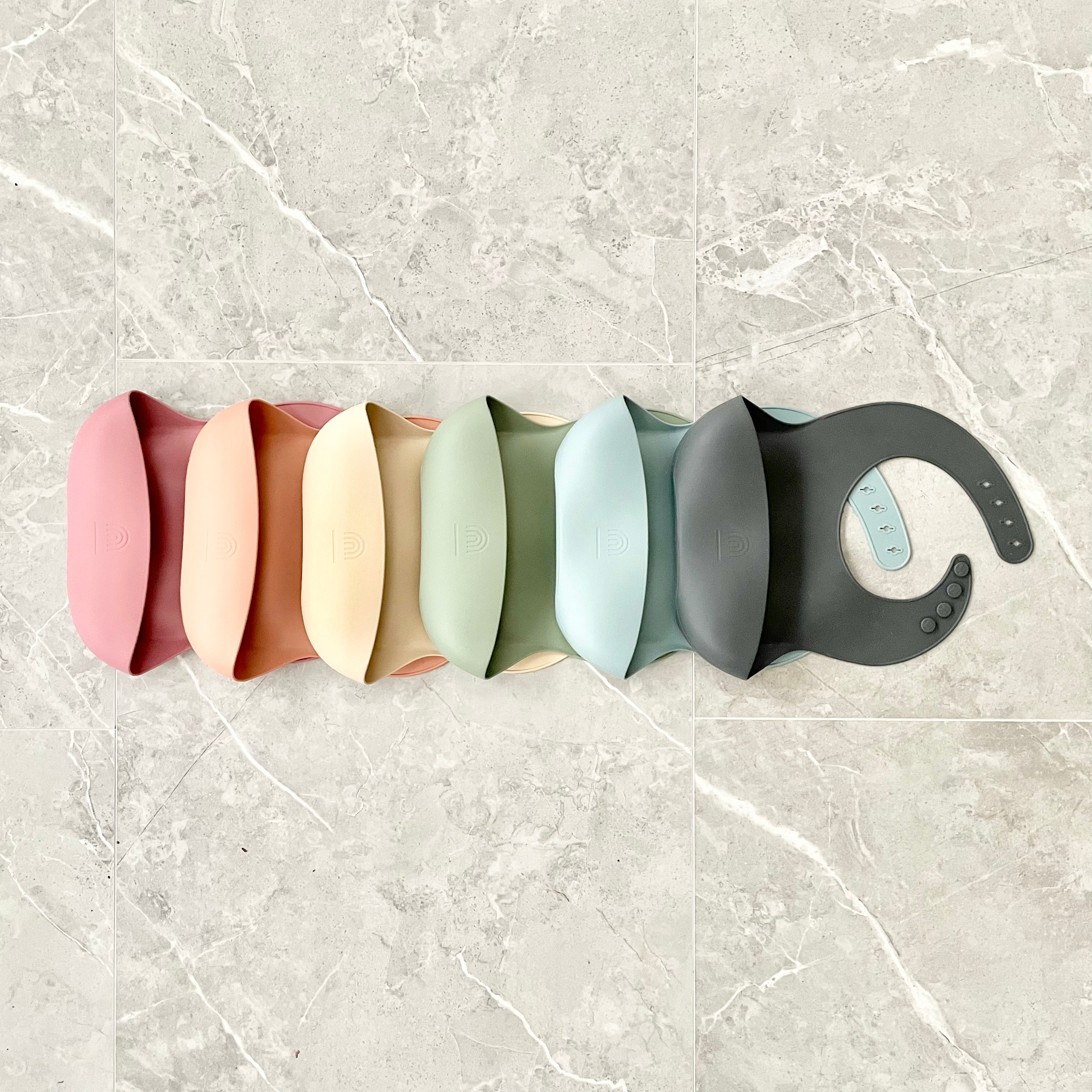 Classic Silicone Bucket Bib · Easy-to-clean · Charcoal Color